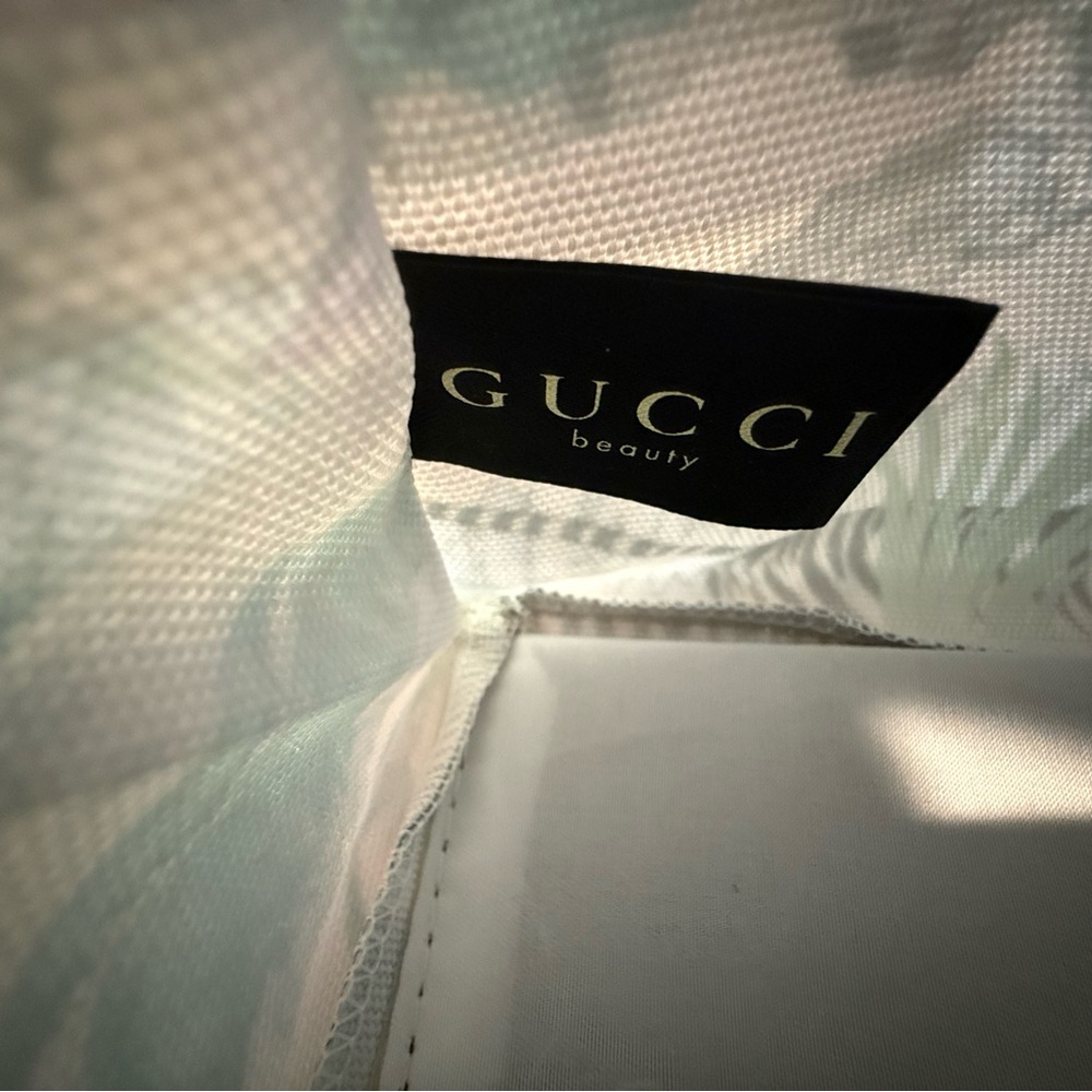 GUCCI BEAUTY GWP Limited Edition Tiger Tote - Picture 6 of 12